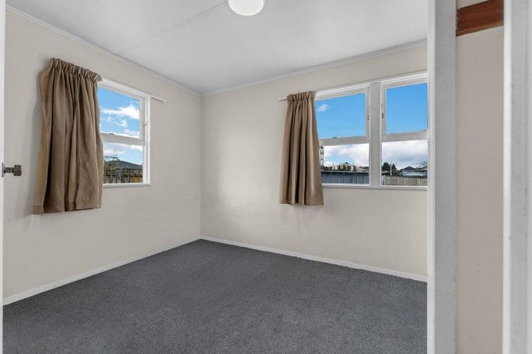 Photo of property in 76 Cambridge Terrace, Papatoetoe, Auckland, 2025