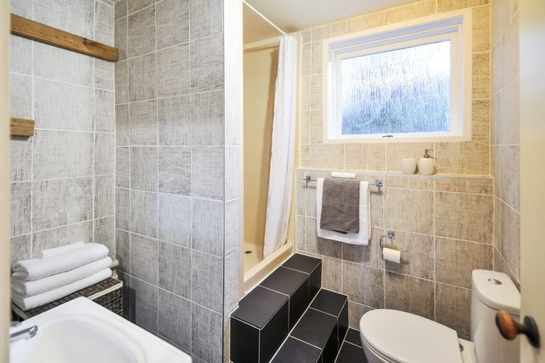 Photo of property in 105 Selwyn Crescent, Forrest Hill, Auckland, 0620