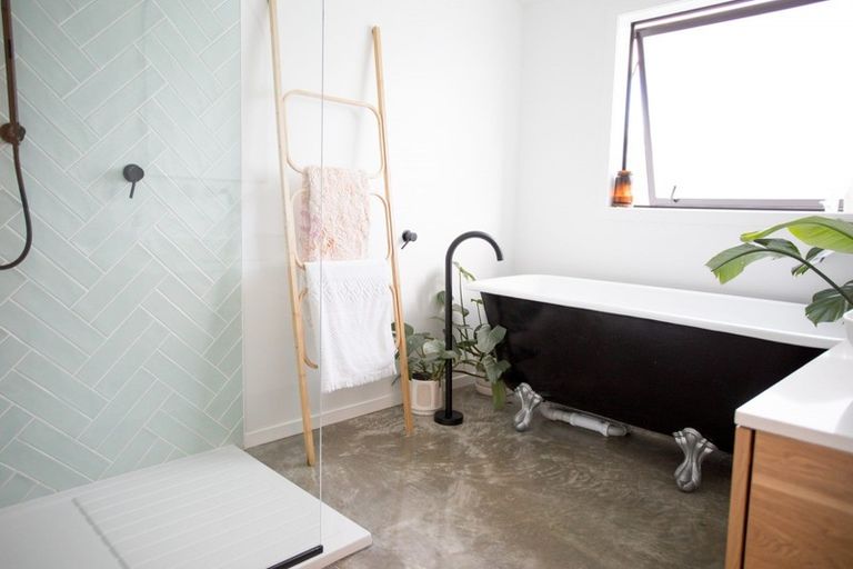 Photo of property in 60 Racecourse Road, Whitianga, 3510