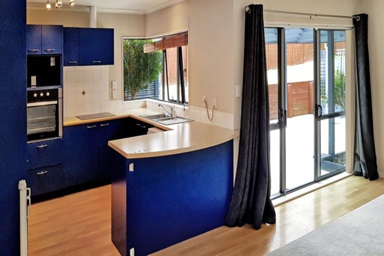 Photo of property in 15 Ashland Place, Weymouth, Auckland, 2103