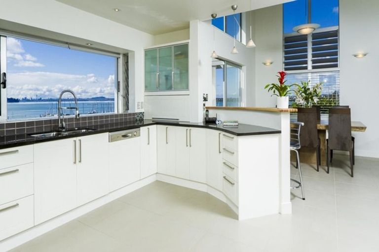 Photo of property in 15 Courtneys, West Harbour, Auckland, 0618
