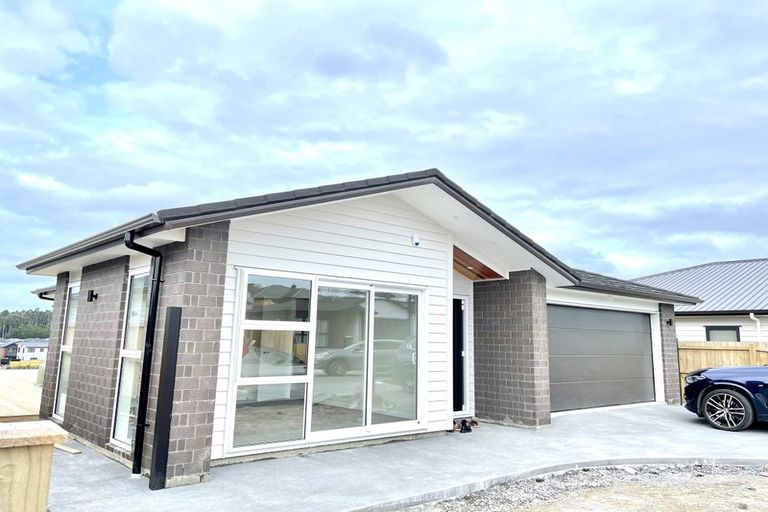 Photo of property in 12 Vintry Drive, Huapai, Kumeu, 0810