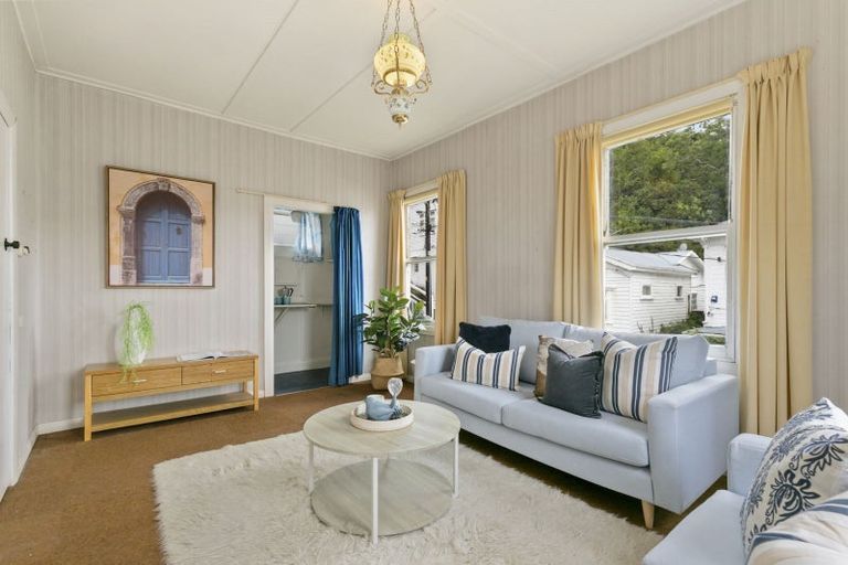 Photo of property in 25 Newman Terrace, Thorndon, Wellington, 6011