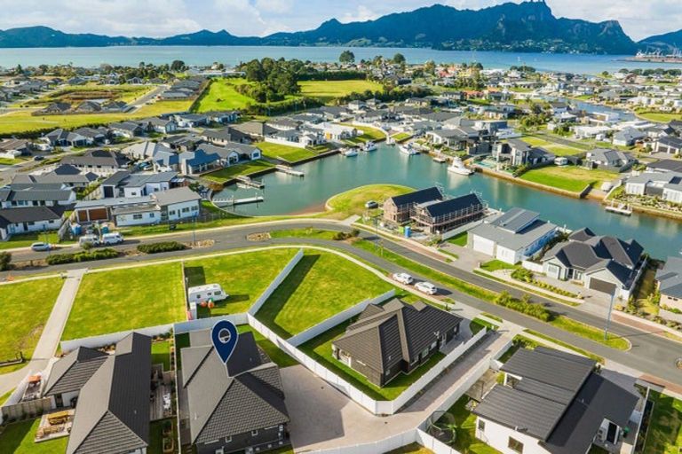 Photo of property in 18 Maturiki Drive, One Tree Point, 0118