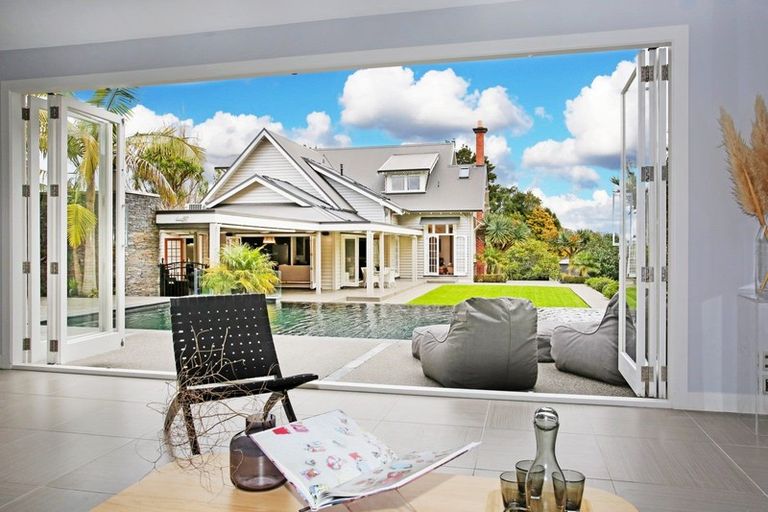 Photo of property in 18 Carlton Road, Pukekohe, 2120