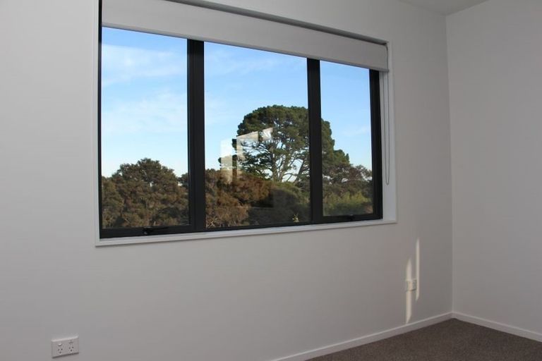 Photo of property in 15c Glendhu Road, Bayview, Auckland, 0629