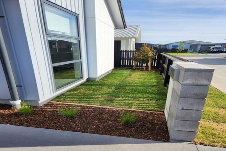 Photo of property in 5 Tractor Way, Papamoa, 3118