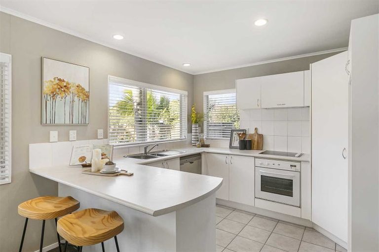 Photo of property in 2/16 Belgate Place, Somerville, Auckland, 2014