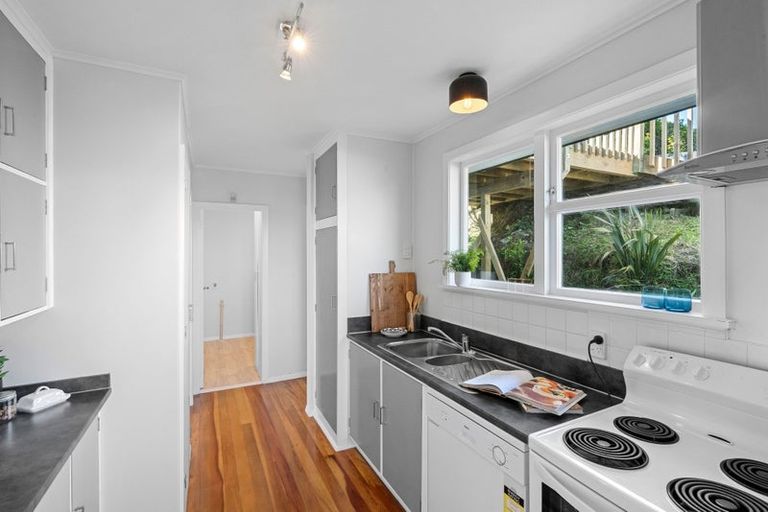 Photo of property in 75 Salford Street, Newlands, Wellington, 6037