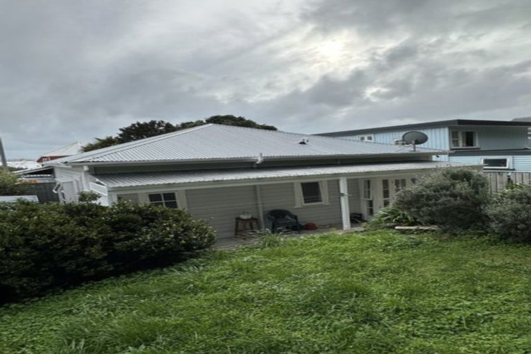 Photo of property in 73 Muritai Road, Eastbourne, Lower Hutt, 5013