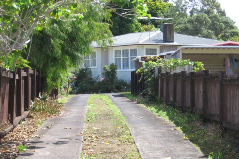 Photo of property in 6 Firle Place, Green Bay, Auckland, 0604