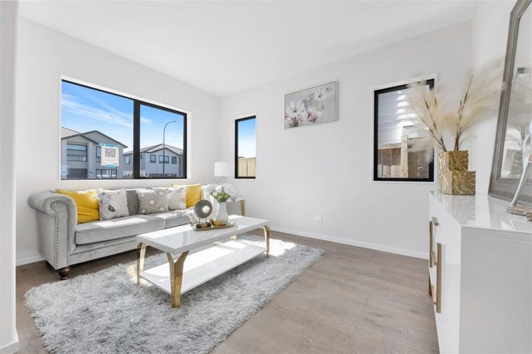 Photo of property in 48 Hikuawa Road, Flat Bush, Auckland, 2019