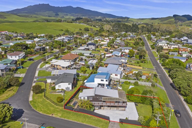 Photo of property in 2 Taipari Avenue, Raglan, 3225