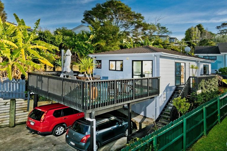 Photo of property in 2/4 Kupari Place, Totara Vale, Auckland, 0629