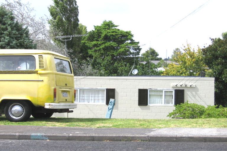Photo of property in 1/23 Lancaster Road, Beach Haven, Auckland, 0626
