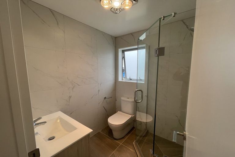 Photo of property in 17 Paparahi Place, Wainui, 0992