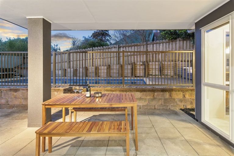 Photo of property in 16 Kittiwake Drive, Schnapper Rock, Auckland, 0632
