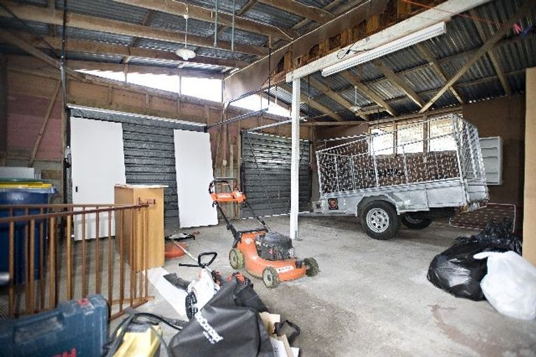 Photo of property in 21 Chorley Avenue, Massey, Auckland, 0614