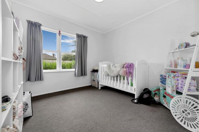 Photo of property in 15 Kerry Place, Papakura, 2110