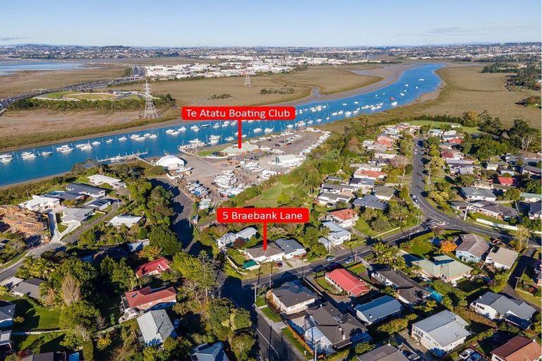 Photo of property in 5 Braebank Lane, Te Atatu South, Auckland, 0610