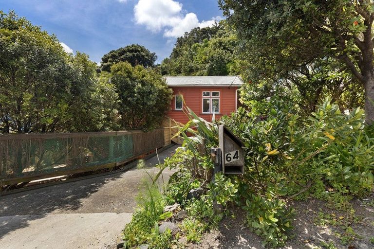 Photo of property in 64 Hungerford Road, Houghton Bay, Wellington, 6023