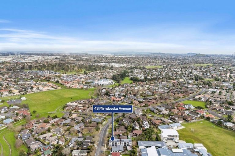 Photo of property in 43b Mirrabooka Avenue, Botany Downs, Auckland, 2010