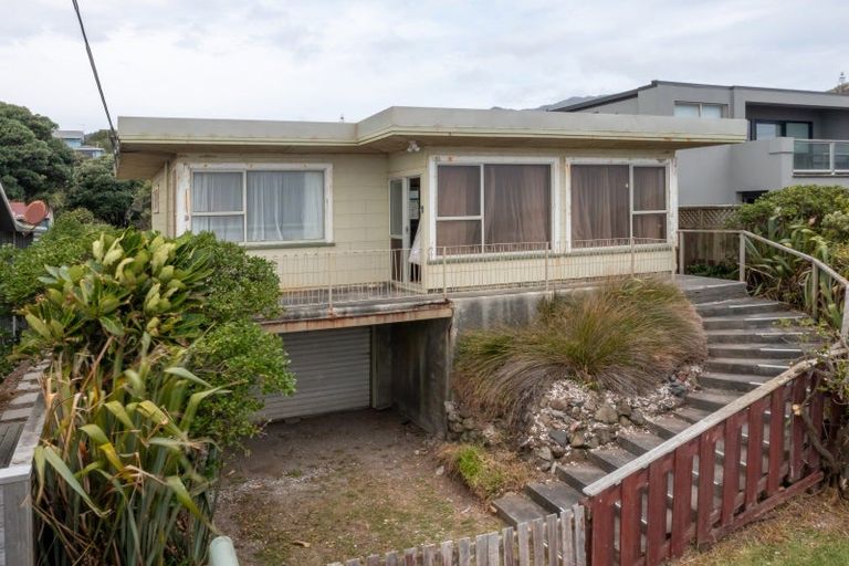 Photo of property in 120 The Parade, Paekakariki, 5034