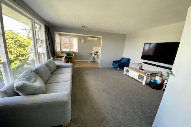 Photo of property in 8 Kelwyn Road, Kelston, Auckland, 0602