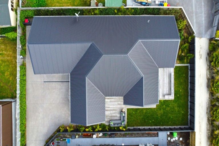 Photo of property in 11 Donnelly Street, Oakura, 4314