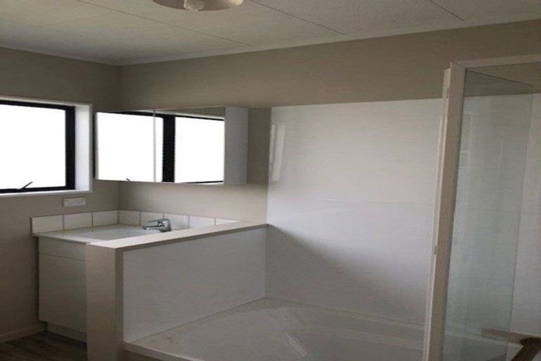 Photo of property in 1/18 Waiari Road, Conifer Grove, Takanini, 2112