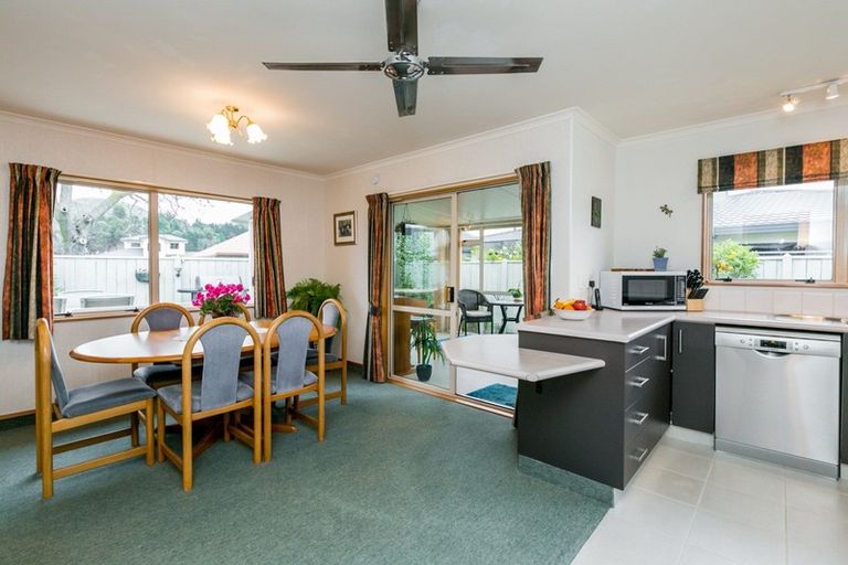 Photo of property in 18b Knightsbridge Place, Taradale, Napier, 4112