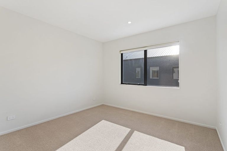 Photo of property in 34 Viridian Avenue, Rosehill, Papakura, 2113