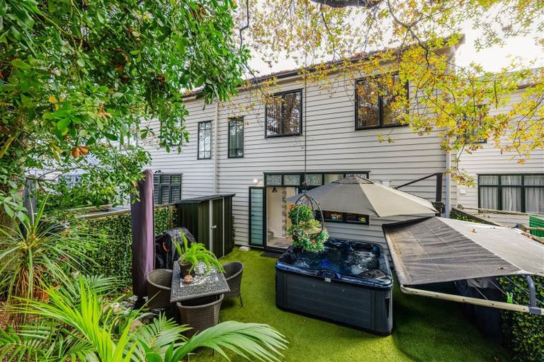 Photo of property in Tuscany Towers, 12/1 Ambrico Place, New Lynn, Auckland, 0600