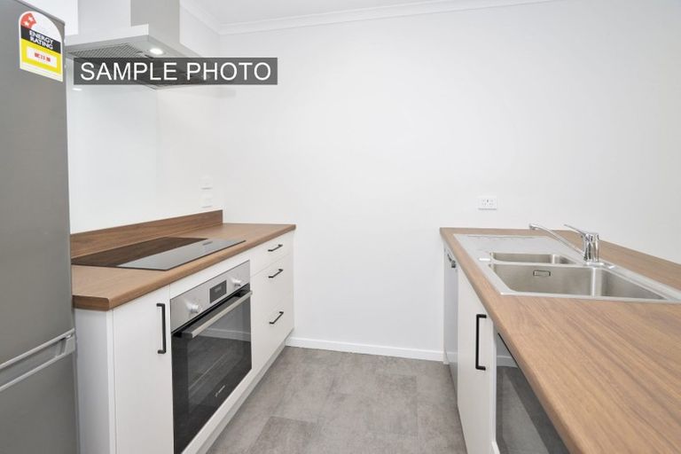 Photo of property in 2/10 Burrows Place, Frankton, Hamilton, 3204