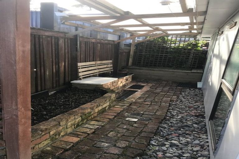 Photo of property in 16 Tiki Street, New Lynn, Auckland, 0600