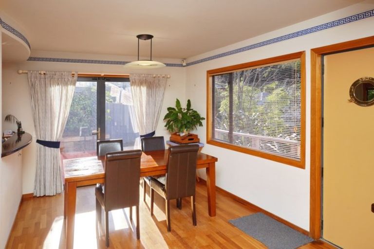 Photo of property in 37 Cornwall Road, Lyttelton, 8082