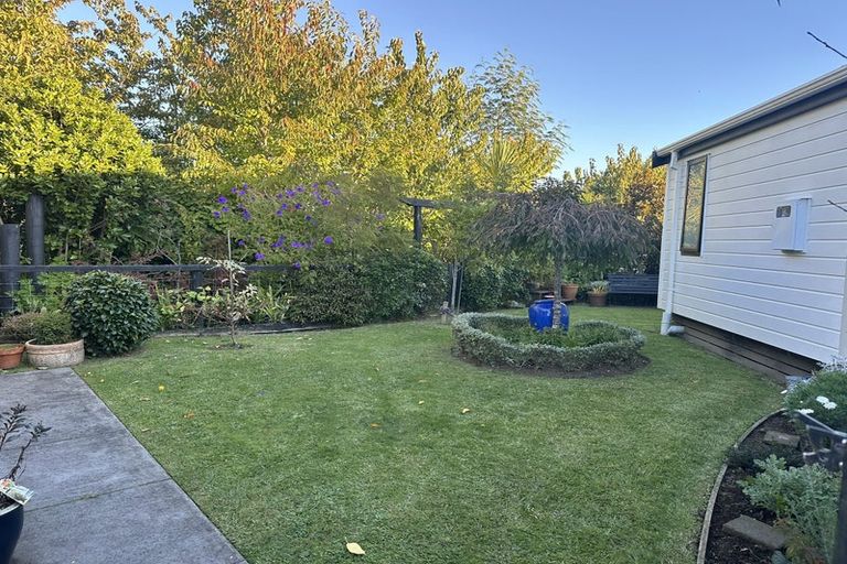 Photo of property in 6 Honnor Place, Hurdon, New Plymouth, 4310