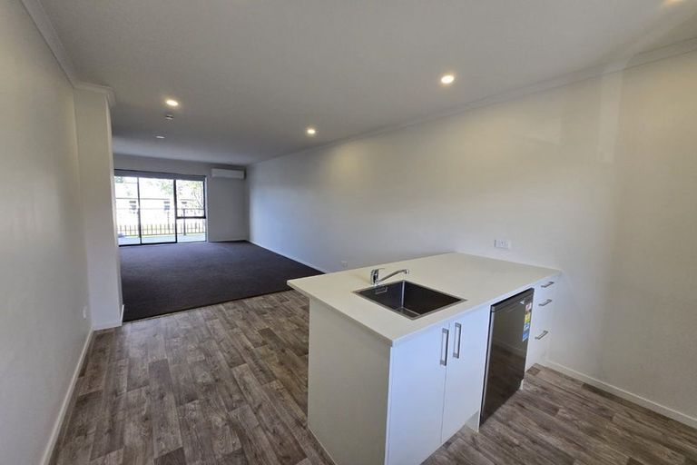 Photo of property in 2/16 Russell Road, Manurewa, Auckland, 2102