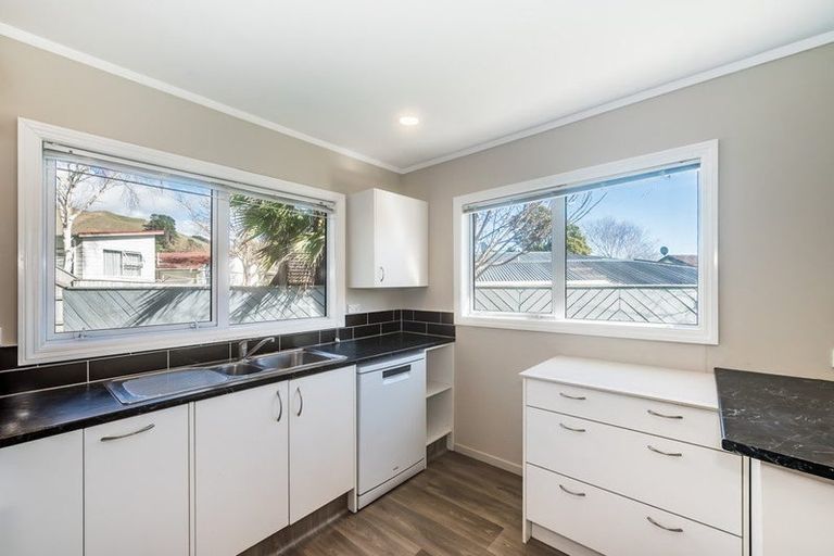 Photo of property in 95 Elizabeth Street, Waikanae, 5036