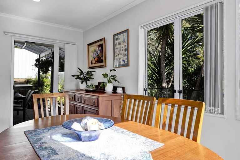 Photo of property in 6 Mayfair Place, Westown, New Plymouth, 4310