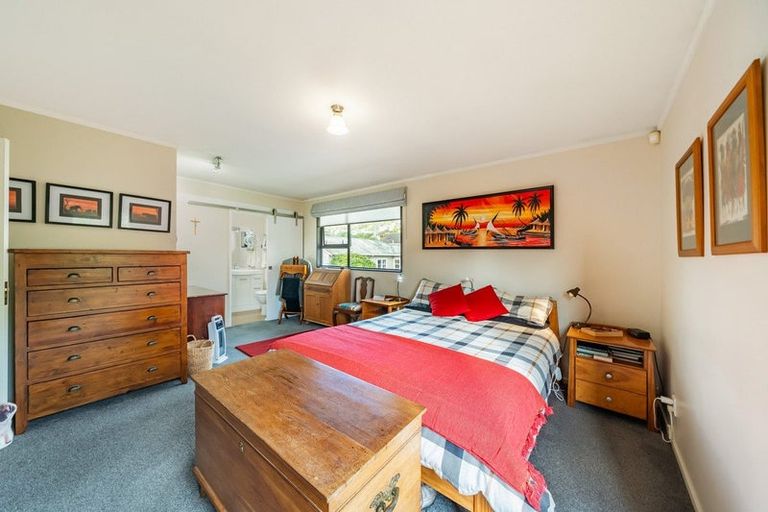 Photo of property in 42 Allington Road, Karori, Wellington, 6012