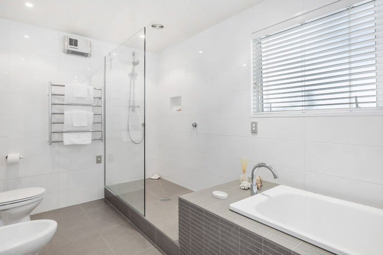 Photo of property in 34 Marine Parade, Macandrew Bay, Dunedin, 9014