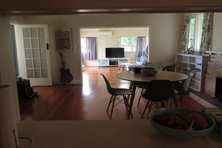Photo of property in 28 Melbourne Road, Island Bay, Wellington, 6023