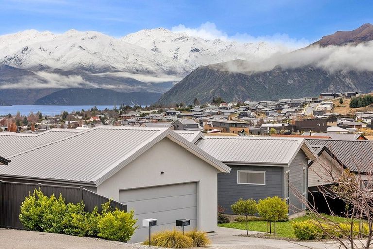 Photo of property in 8 The Heights Avenue, Wanaka, 9305