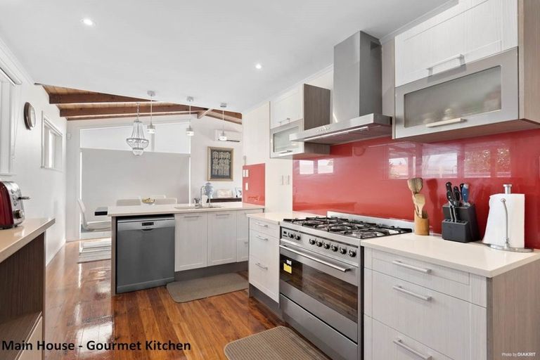 Photo of property in 287 Te Atatu Road, Te Atatu South, Auckland, 0610