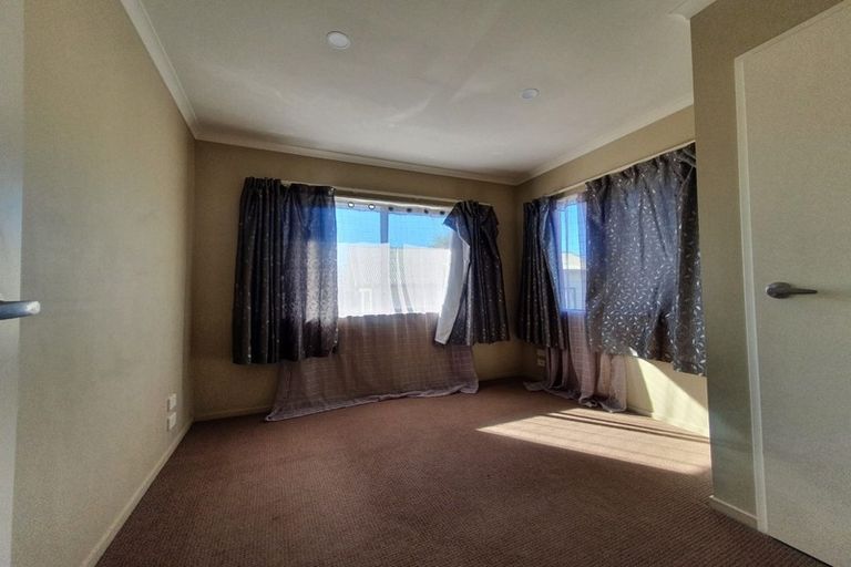 Photo of property in 15 Titch Place, Glen Eden, Auckland, 0602