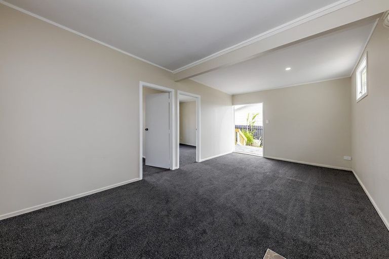 Photo of property in 2/16 Gordon Road, Papatoetoe, Auckland, 2025