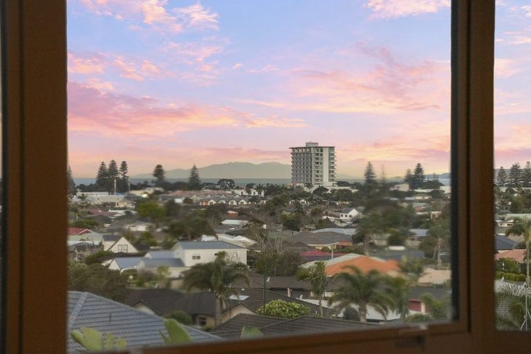 Photo of property in 123 Grovenor Drive, Orewa, 0931