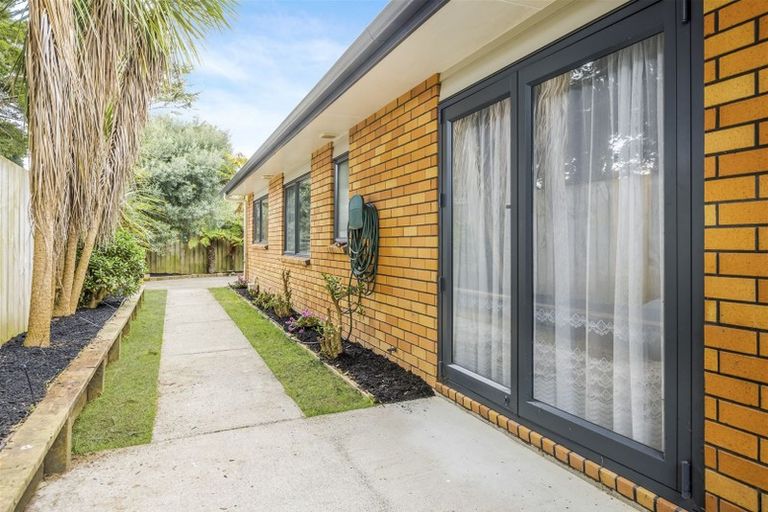 Photo of property in 15a Callis Avenue, Opaheke, Papakura, 2113