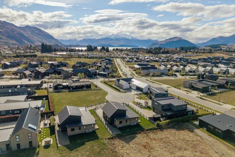 Photo of property in 5 Wallace Place, Wanaka, 9305